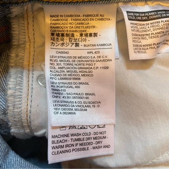 Levi’s Wedgie Straight Light Wash Denim Jeans with Raw Hem size 23 - Picture 14 of 17